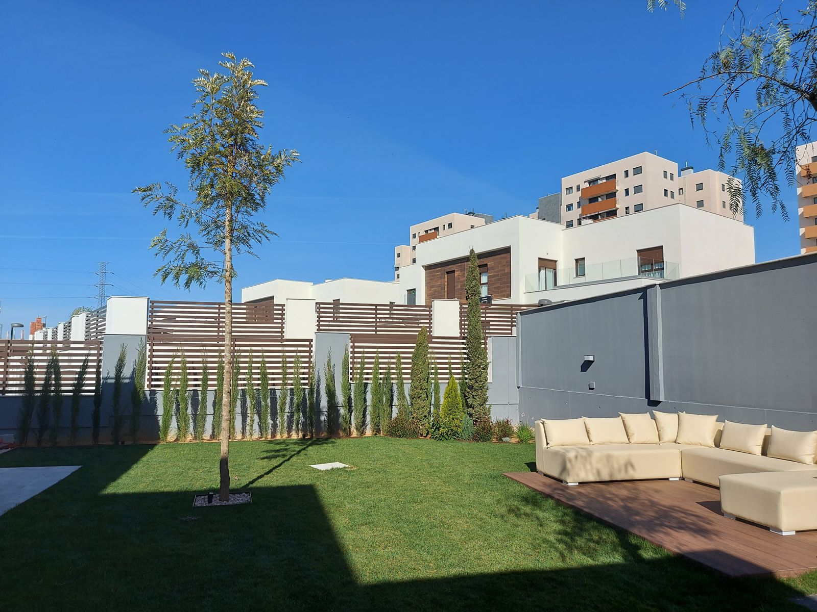 Jardín contemporáneo en Entrenúcleos